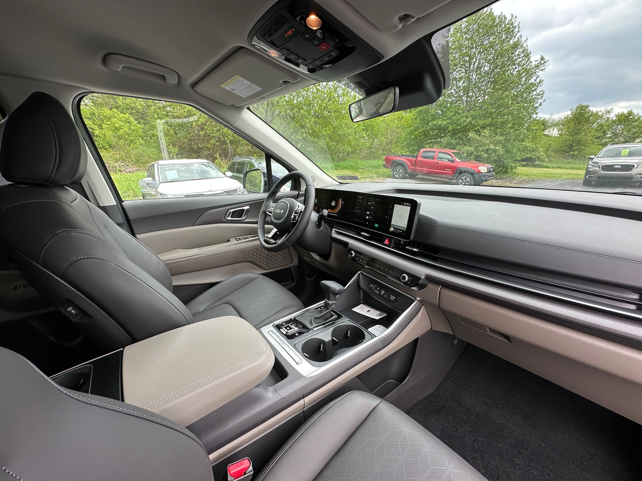 New 2026 Kia Carnival EX FWD image 24