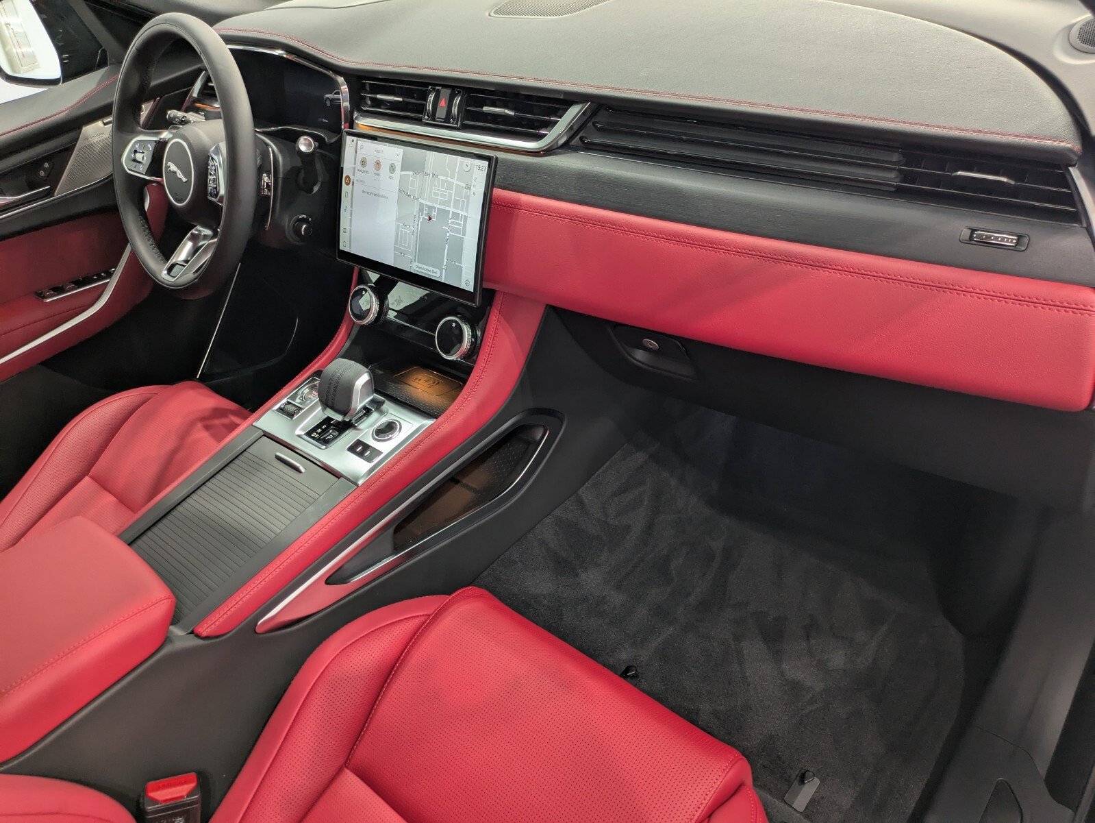 New 2026 Jaguar F-PACE R-Dynamic S image 26