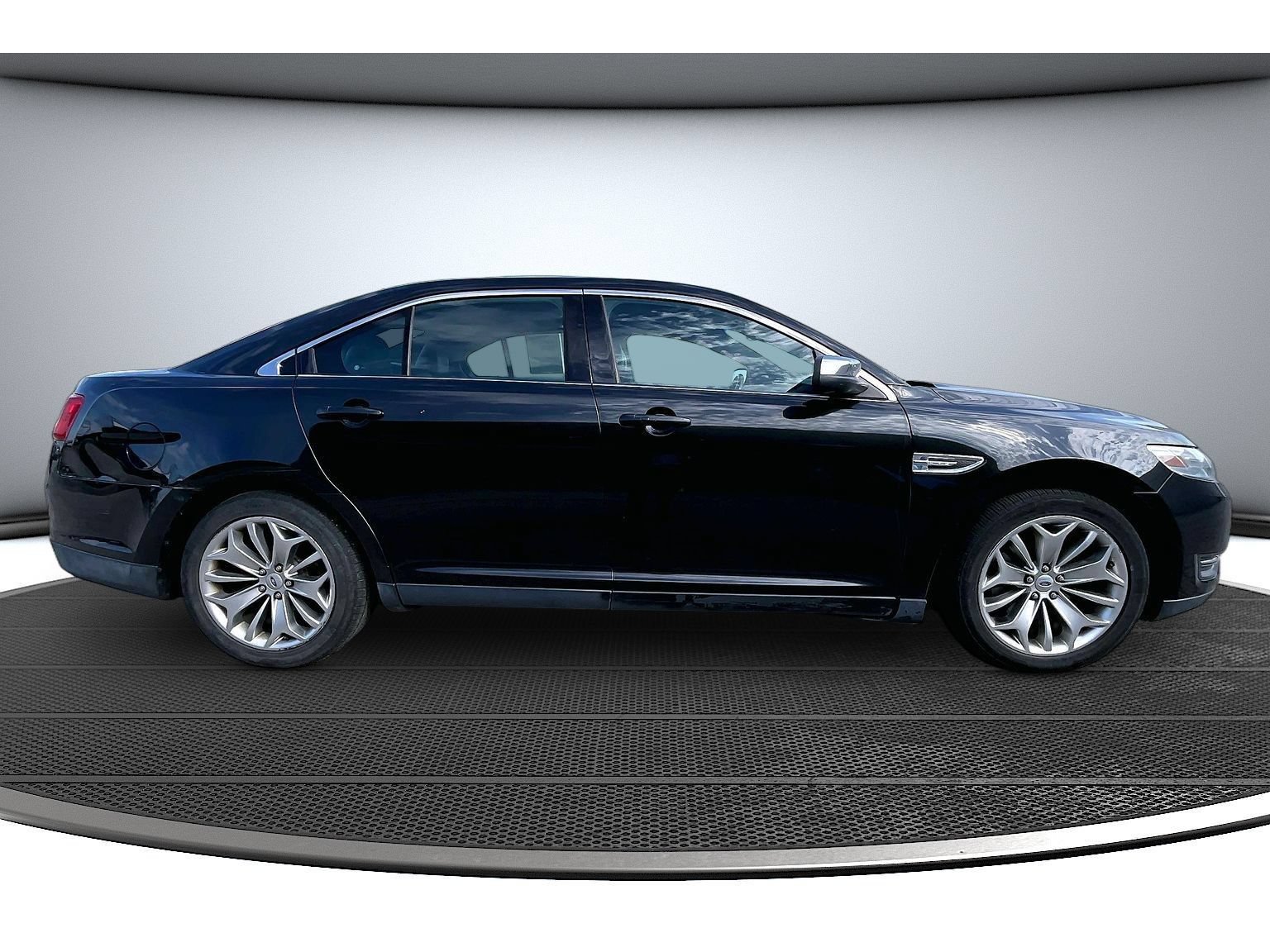 Used 2013 Ford Taurus Limited FWD image 15
