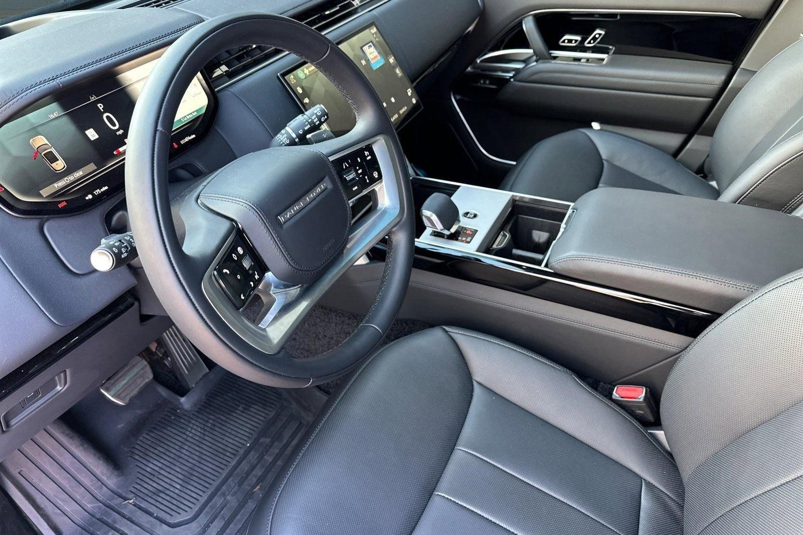 Used 2025 Land Rover Range Rover SE AWD/4WD image 4