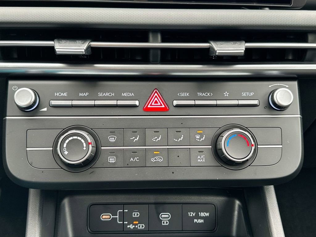 Used 2025 Hyundai Tucson SE image 37