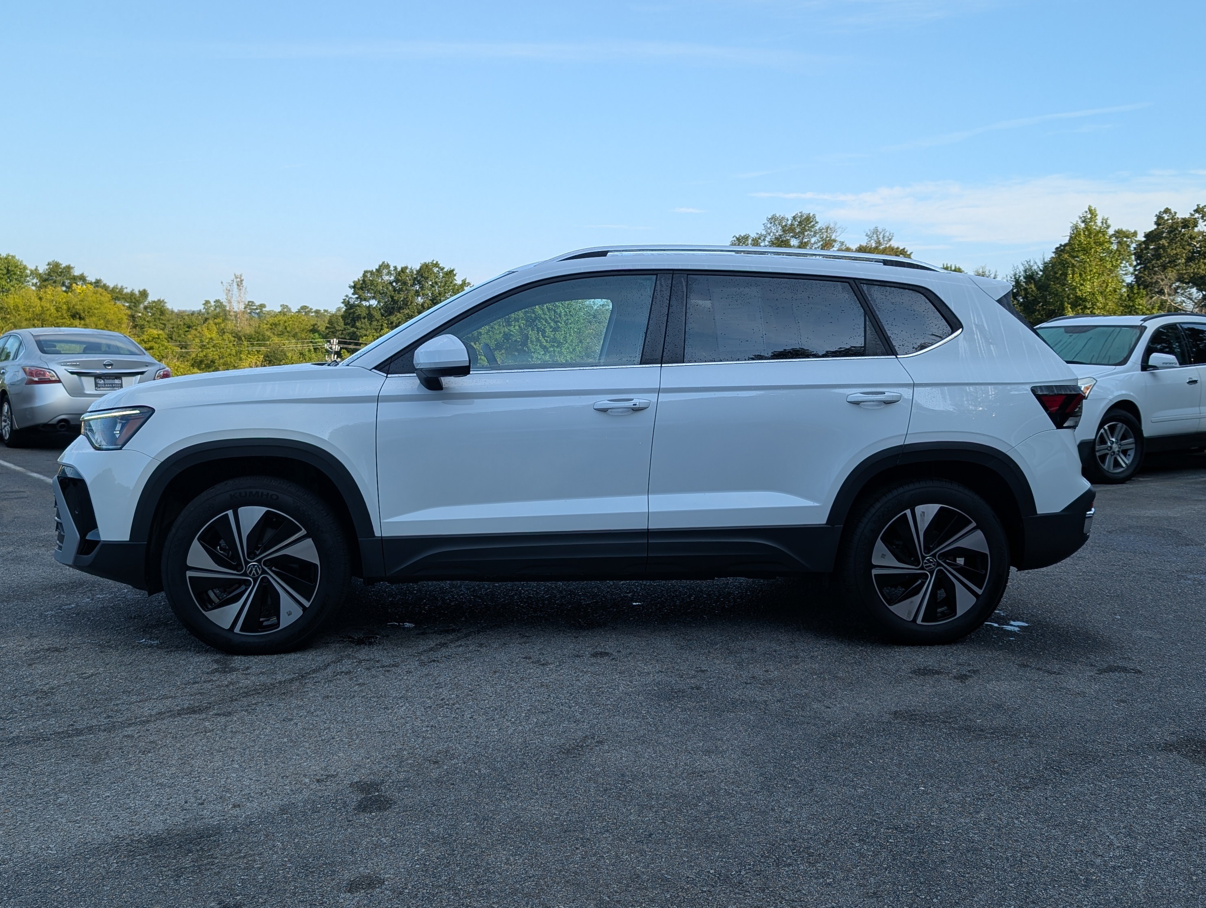 Used 2025 Volkswagen Taos SE AWD/4WD image 6