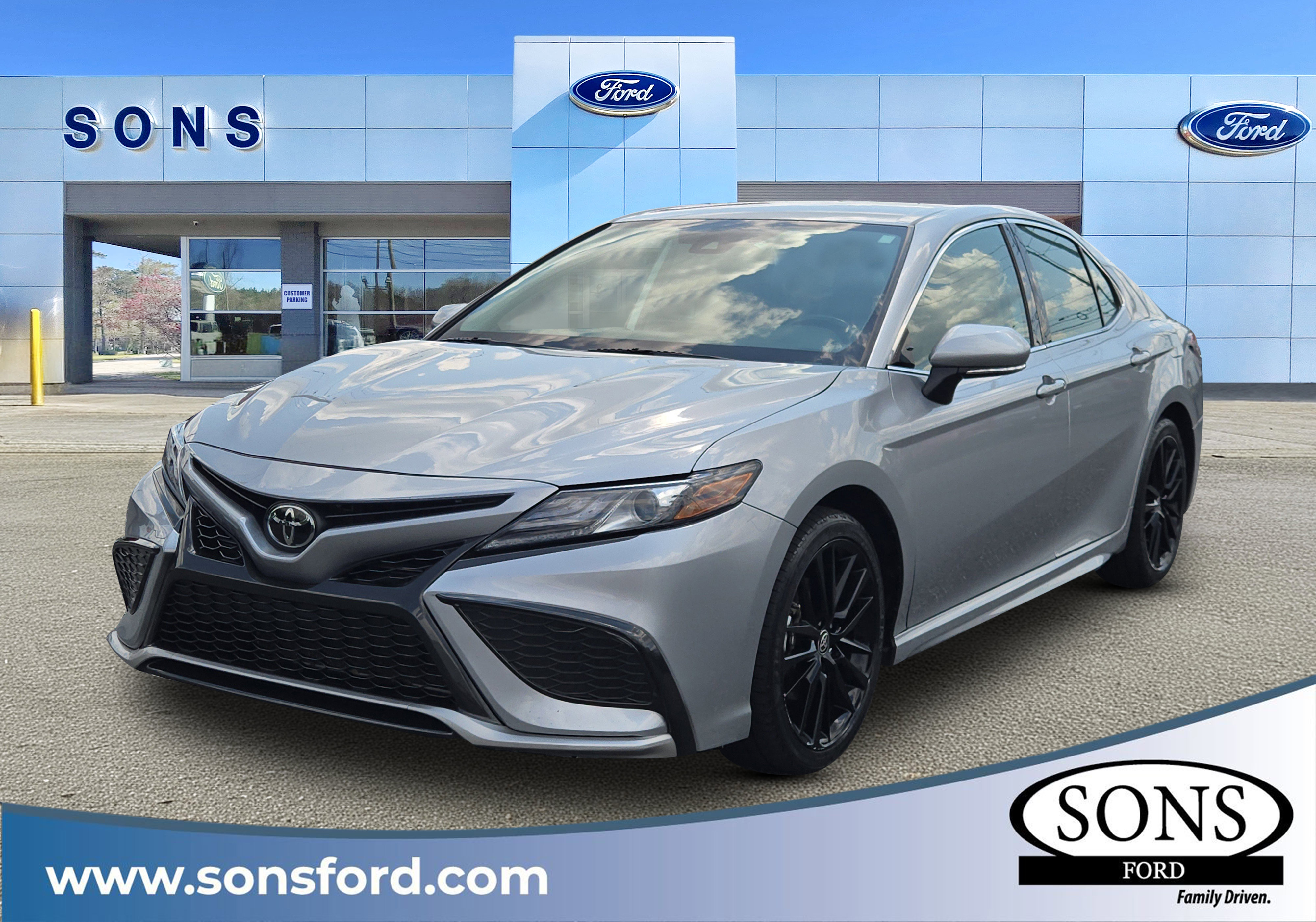 Used 2024 Toyota Camry XSE FWD image 1