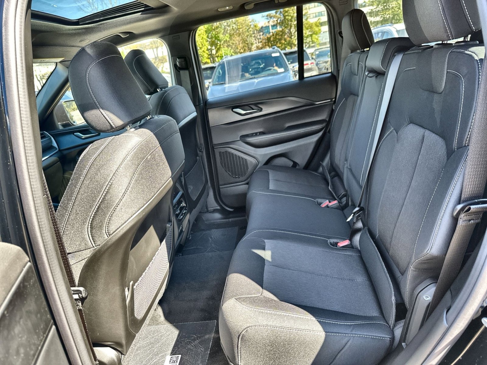 New 2025 Jeep Grand Cherokee Laredo X w/ Luxury Tech Group I image 24