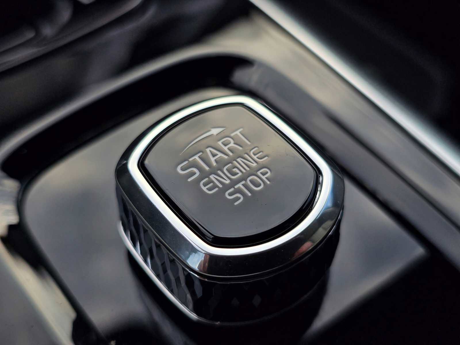 Used 2024 Volvo XC90 B6 Ultimate w/ Protection Package Premier image 35