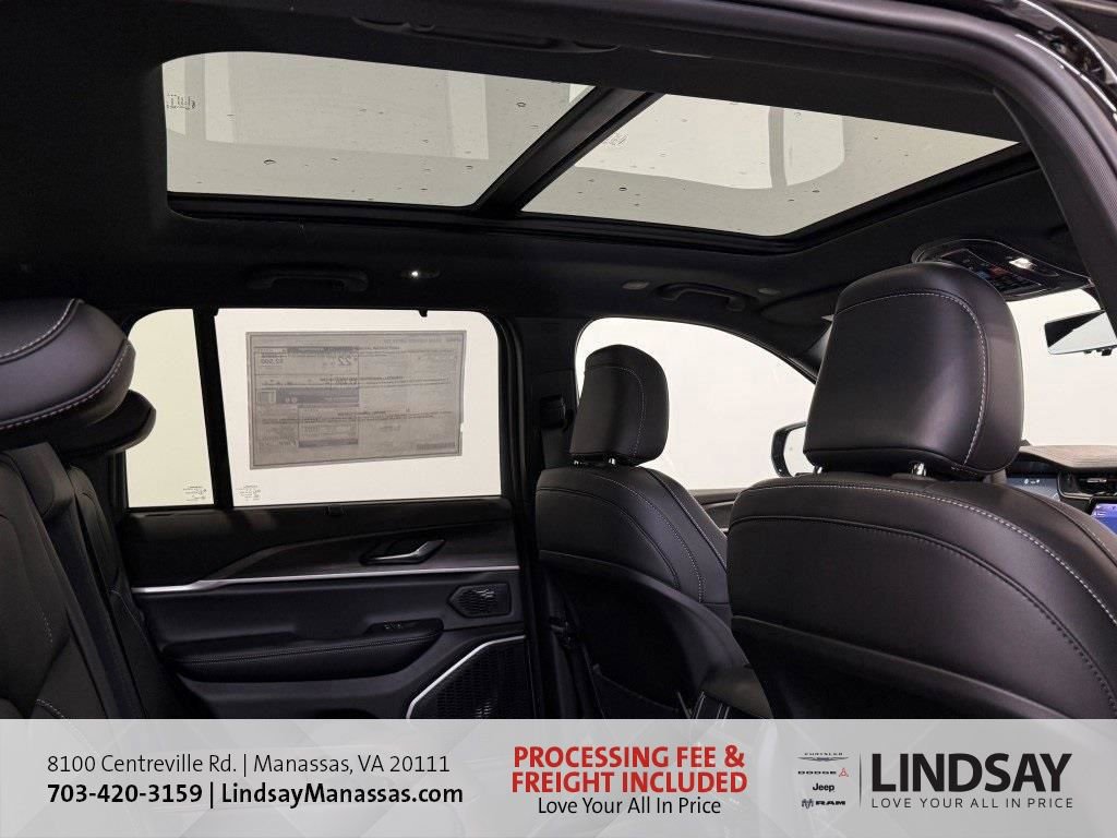 New 2025 Jeep Grand Cherokee Limited w/ Luxury Tech Group II image 10
