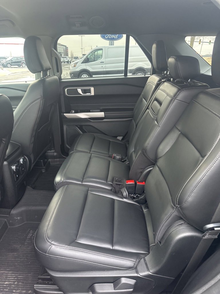 Used 2022 Ford Explorer XLT w/ Equipment Group 202A image 13