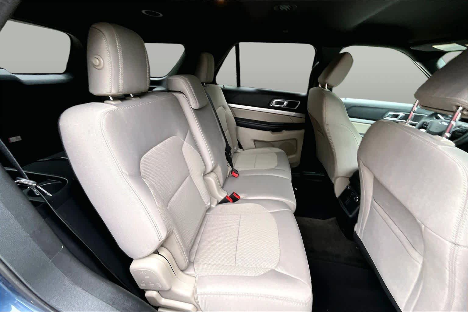 Used 2018 Ford Explorer XLT FWD image 20
