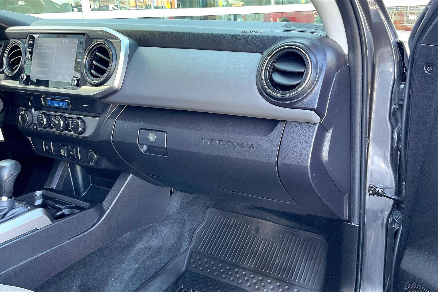 Used 2022 Toyota Tacoma SR5 AWD/4WD image 15