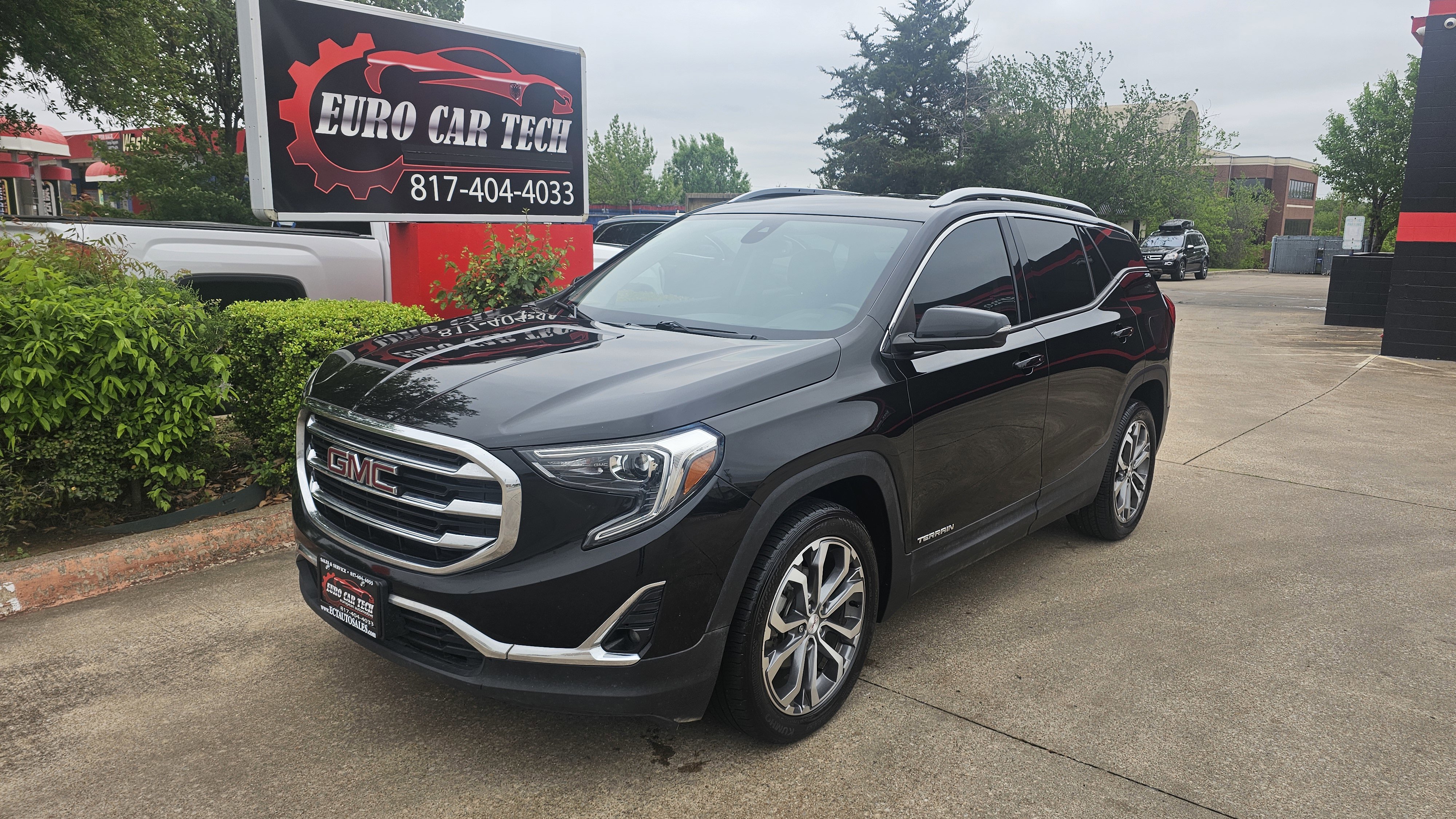 Used 2021 GMC Terrain SLT FWD image 1