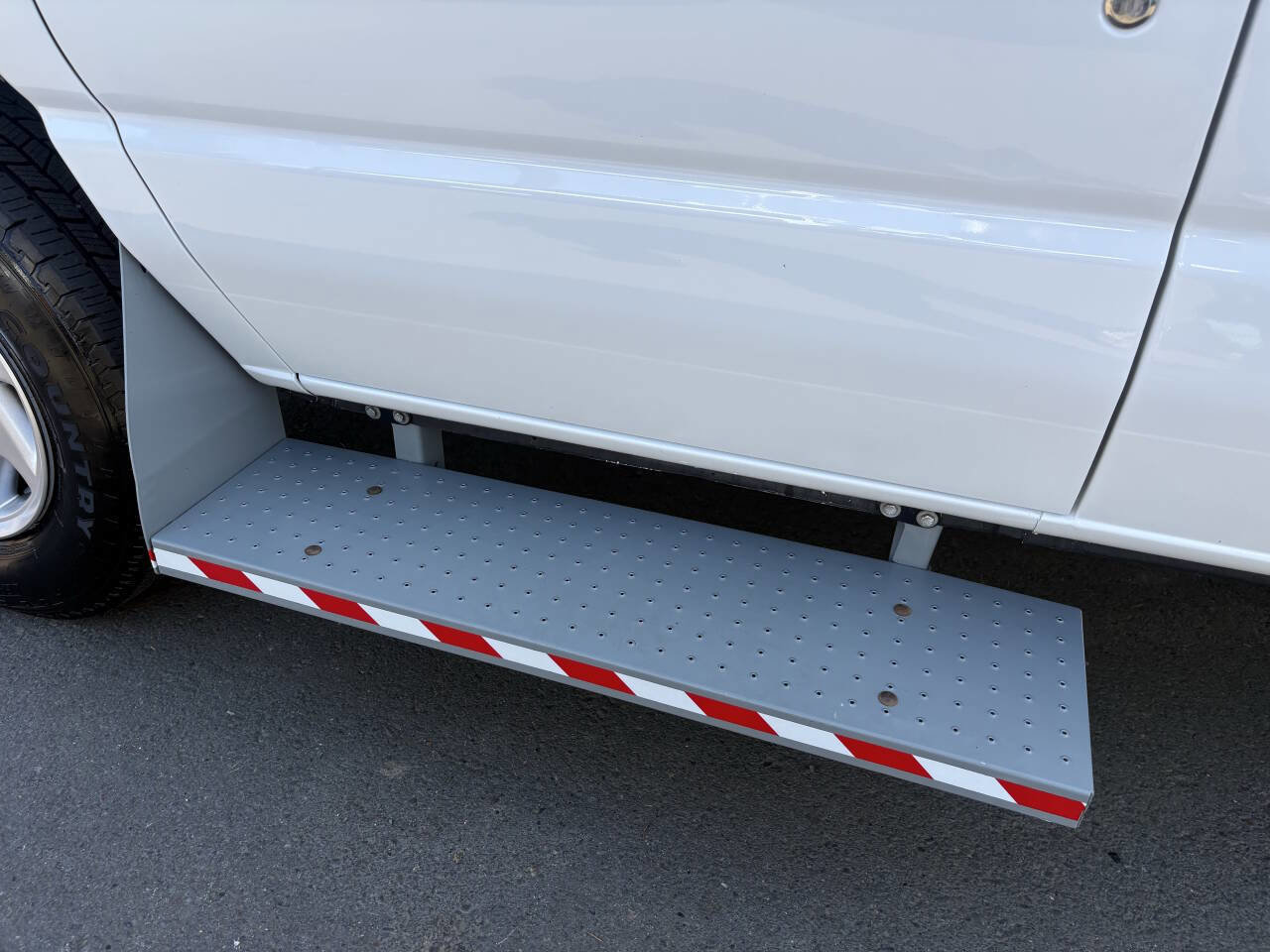 Used 2011 Ford E-250 and Econoline 250 Extended w/ PWR Group image 11