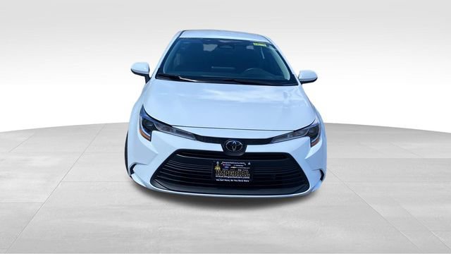 Used 2025 Toyota Corolla LE FWD image 2