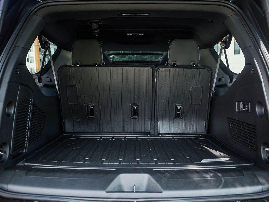 New 2026 GMC Yukon XL Elevation w/ Elevation Premium Package AWD/4WD image 8