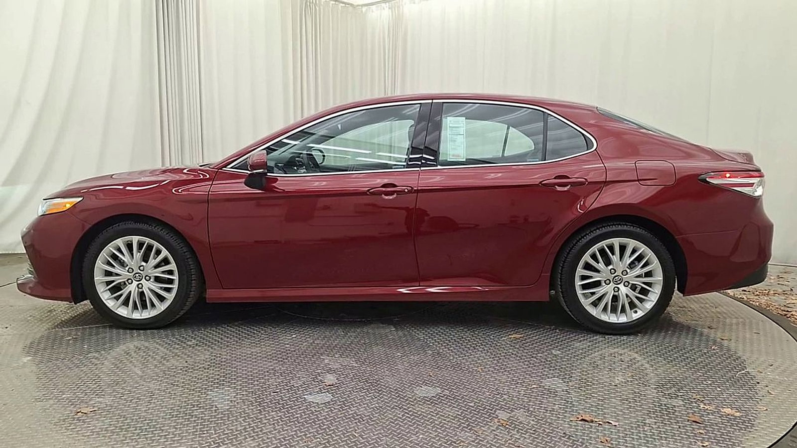 Certified 2018 Toyota Camry XLE image 2