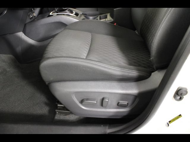 Used 2019 Nissan Rogue SV AWD/4WD image 19