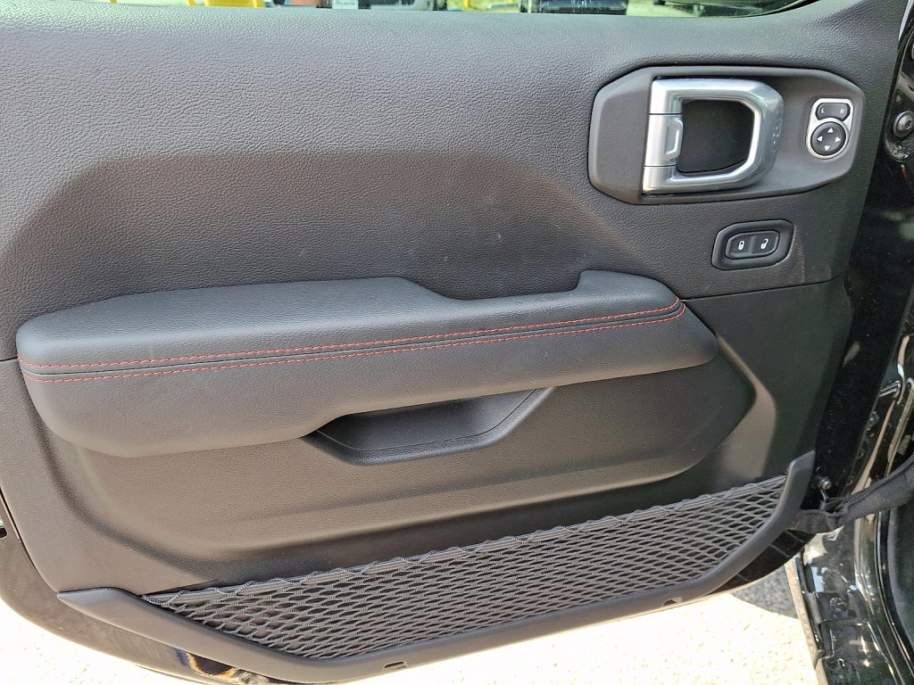 Used 2022 Jeep Wrangler Unlimited Rubicon w/ Steel Bumper Group image 23