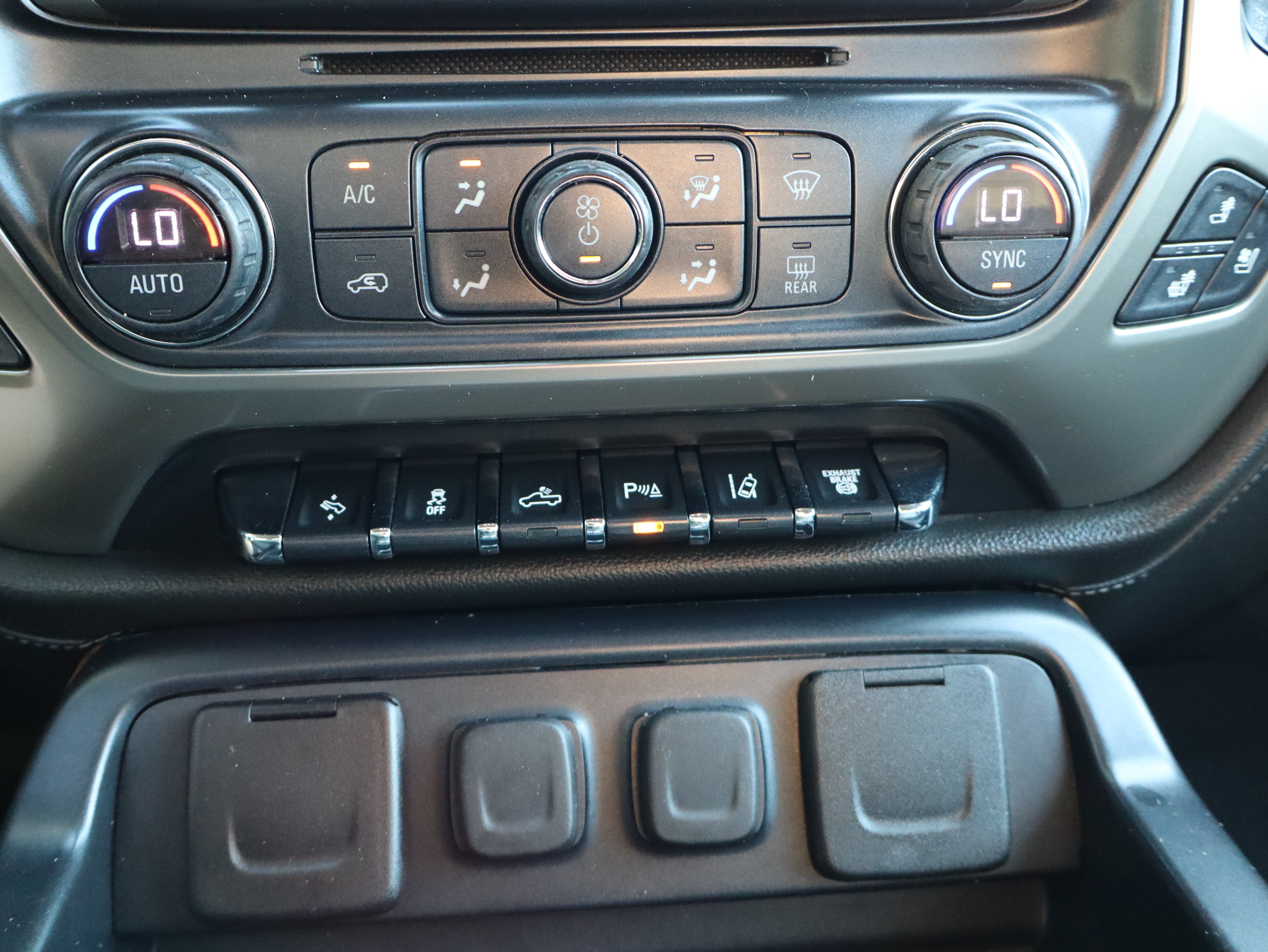 Used 2018 Chevrolet Silverado 2500 High Country w/ Duramax Plus Package AWD/4WD image 44
