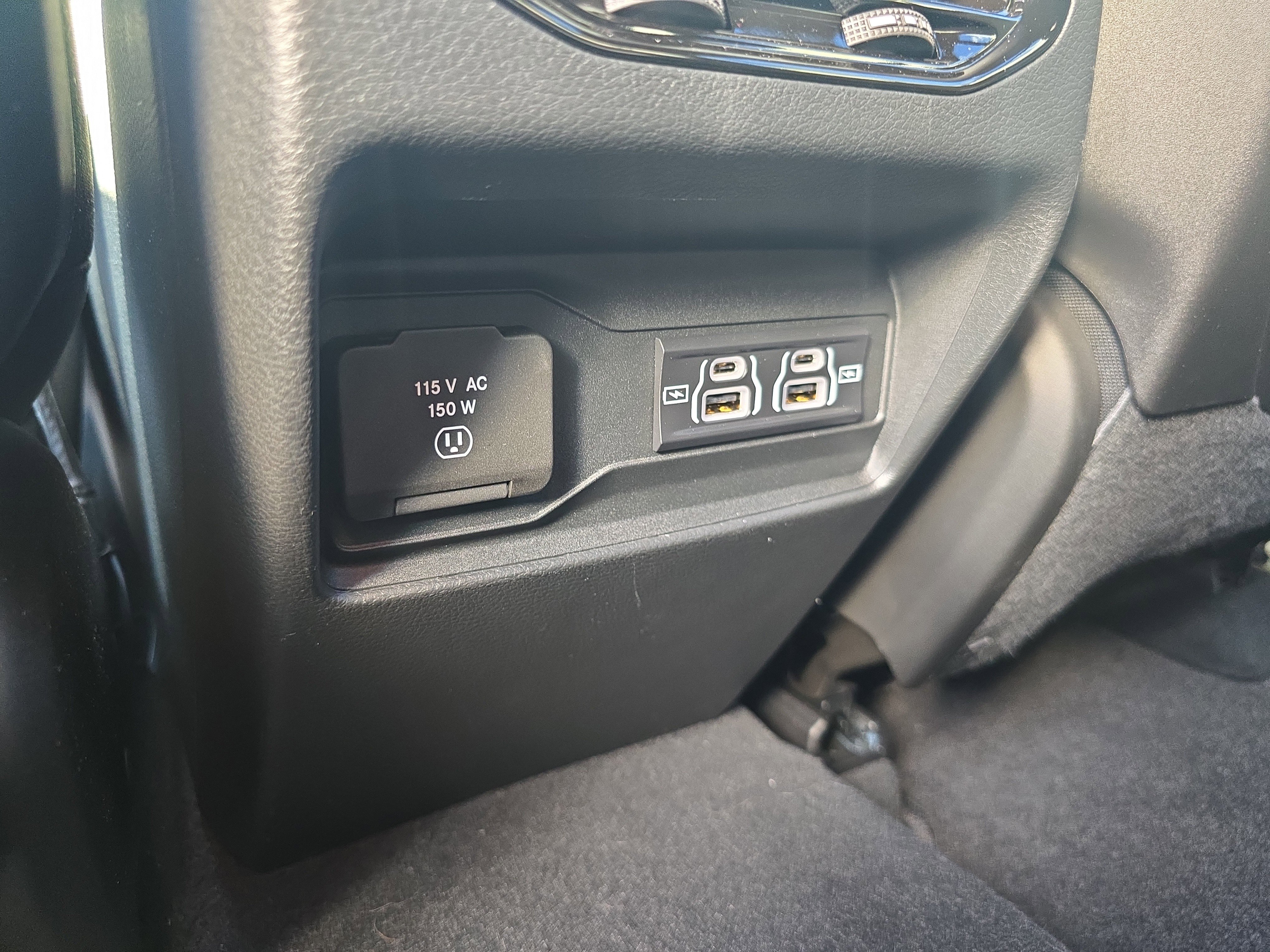 Used 2025 Jeep Grand Cherokee Altitude image 16