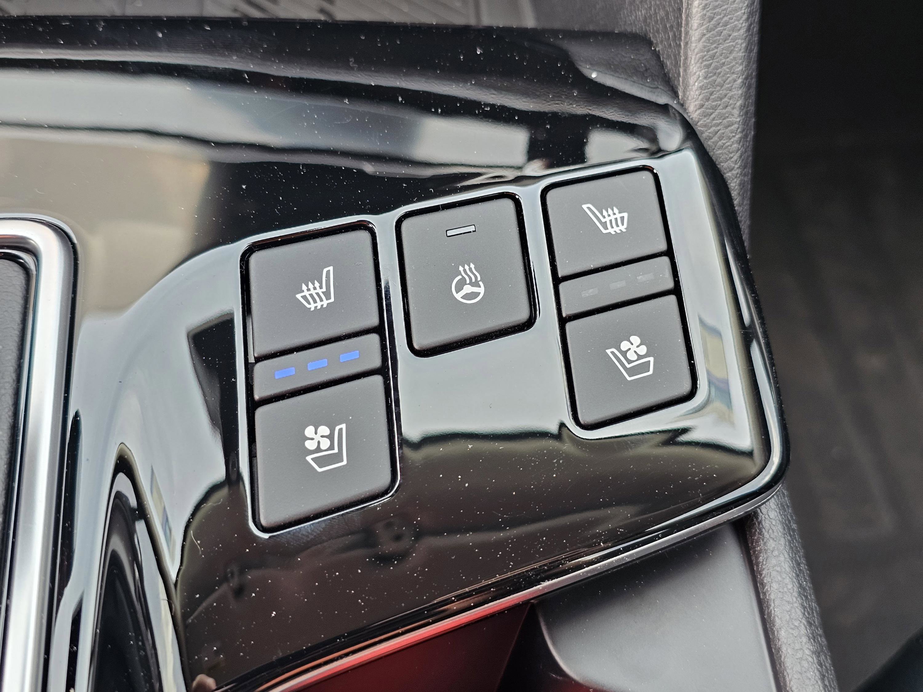 Used 2025 Kia Sportage SX image 22