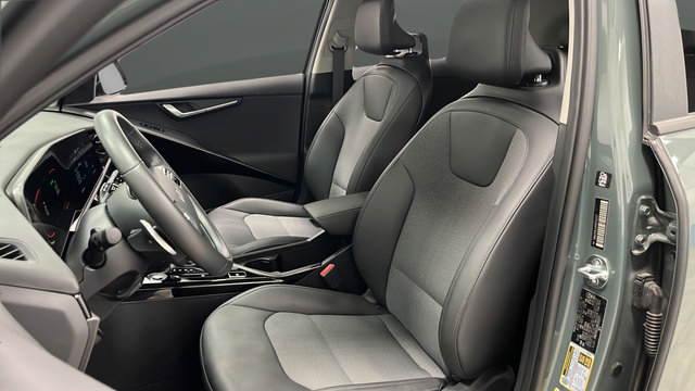Used 2024 Kia Niro EX Touring FWD image 9