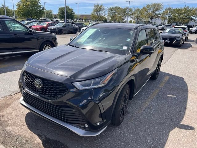 Used 2025 Toyota Highlander XSE AWD/4WD image 3