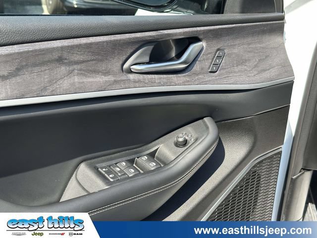Used 2023 Jeep Grand Cherokee 4WD 4xe image 15