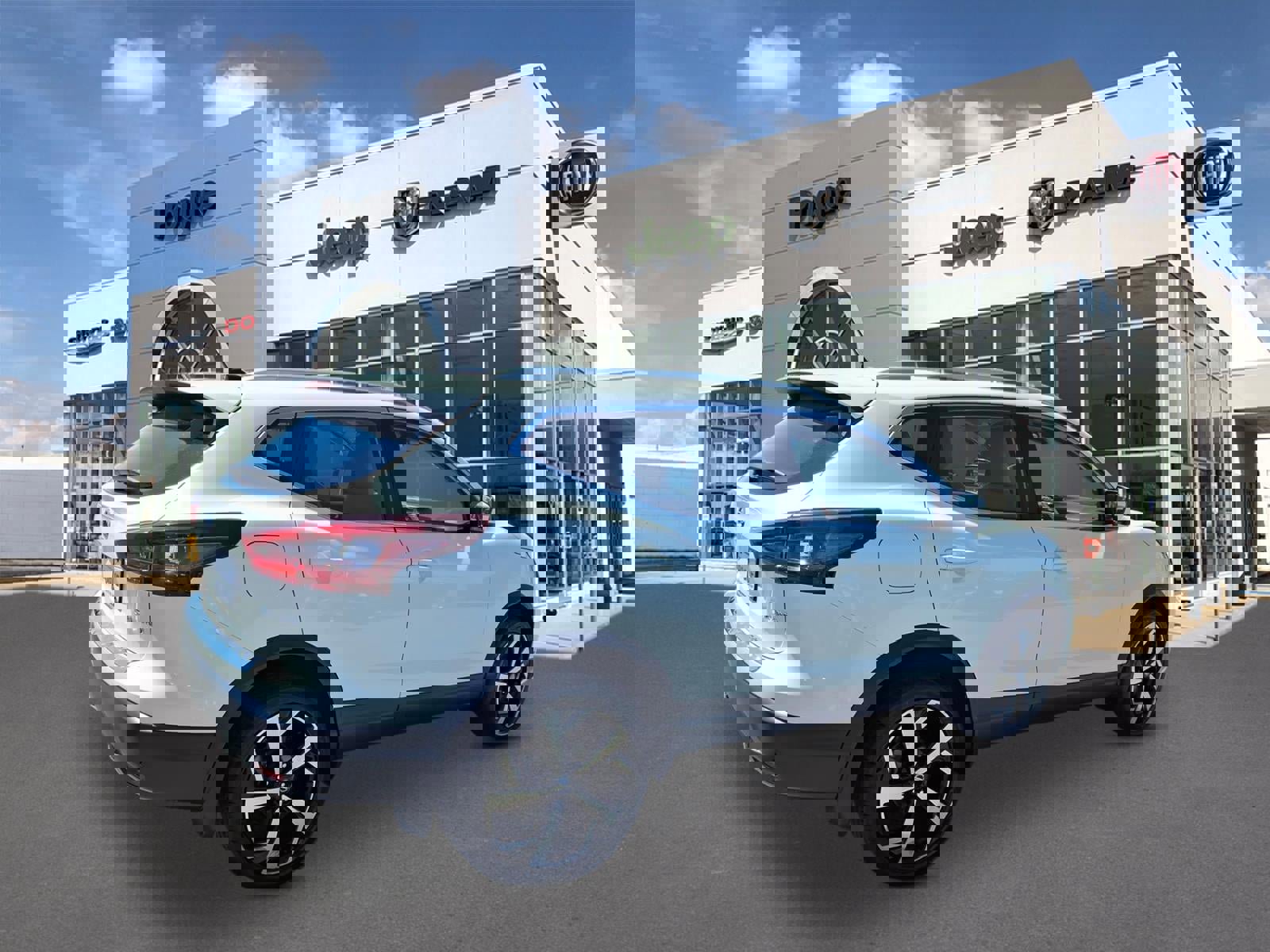 Used 2022 Nissan Rogue Sport SL image 2