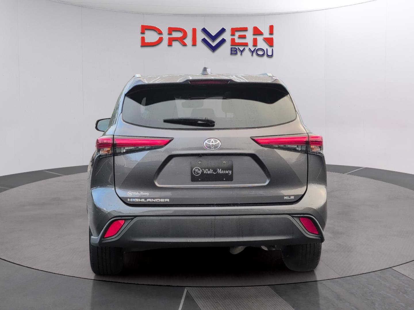 Used 2022 Toyota Highlander XLE image 4