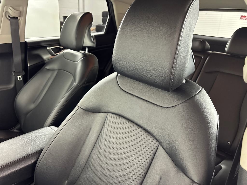 Certified 2025 Kia Sportage EX image 10