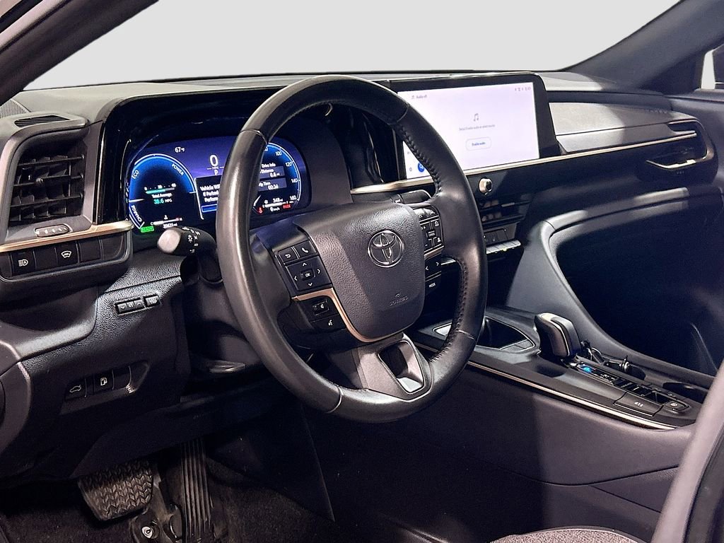 Used 2023 Toyota Crown XLE image 7