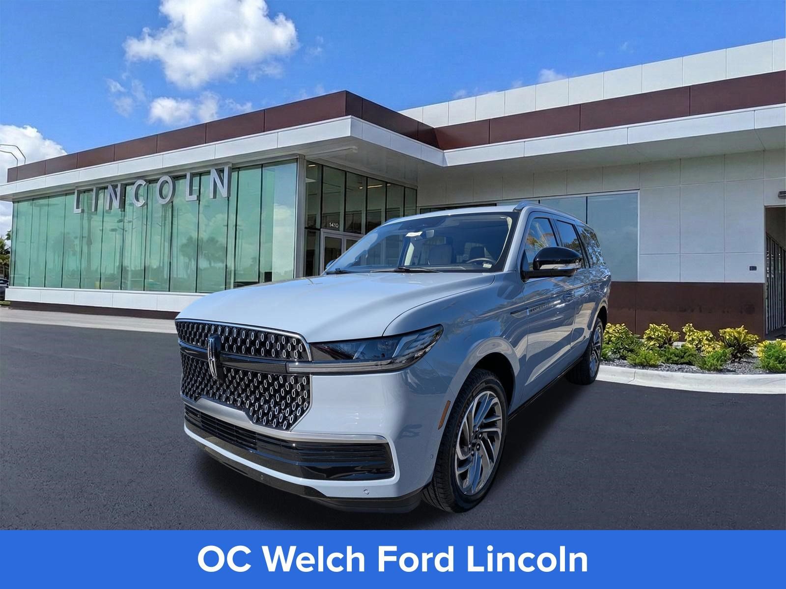 Certified 2025 Lincoln Navigator Reserve AWD/4WD image 9