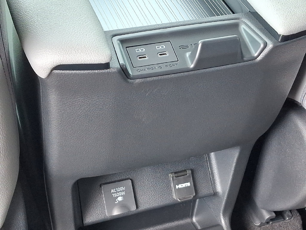 Used 2026 Toyota Sienna XLE FWD image 12
