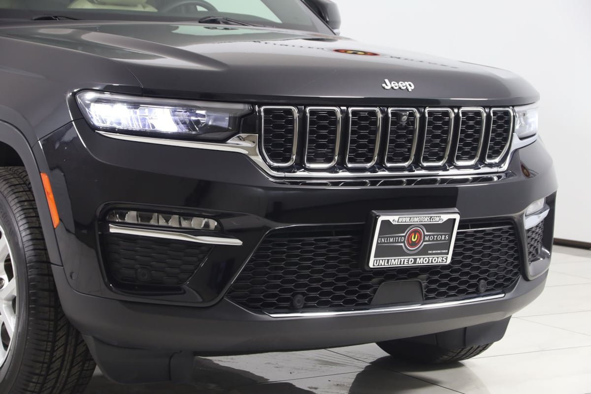 Used 2023 Jeep Grand Cherokee Limited w/ Luxury Tech Group II AWD/4WD image 38