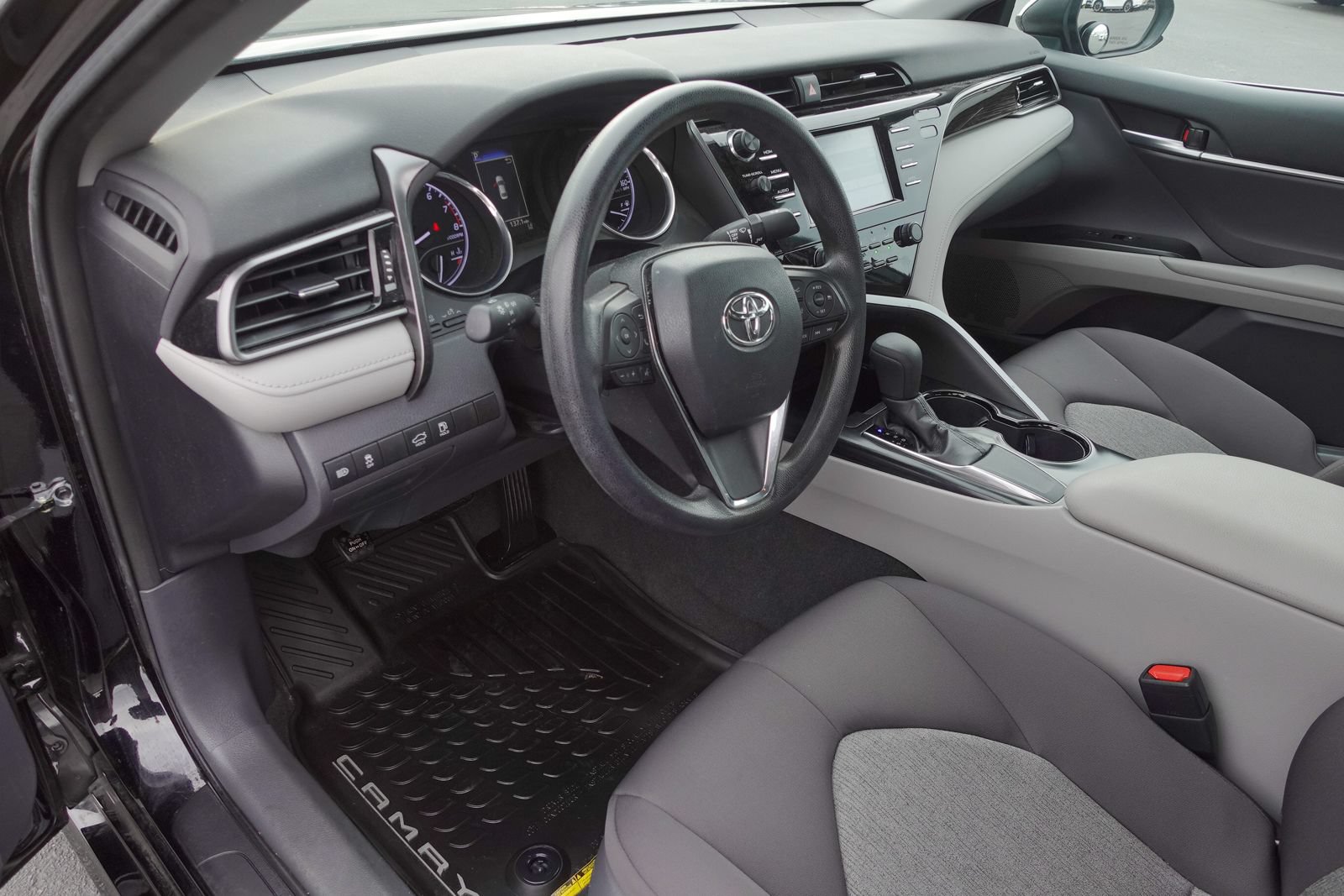 Used 2019 Toyota Camry LE FWD image 9