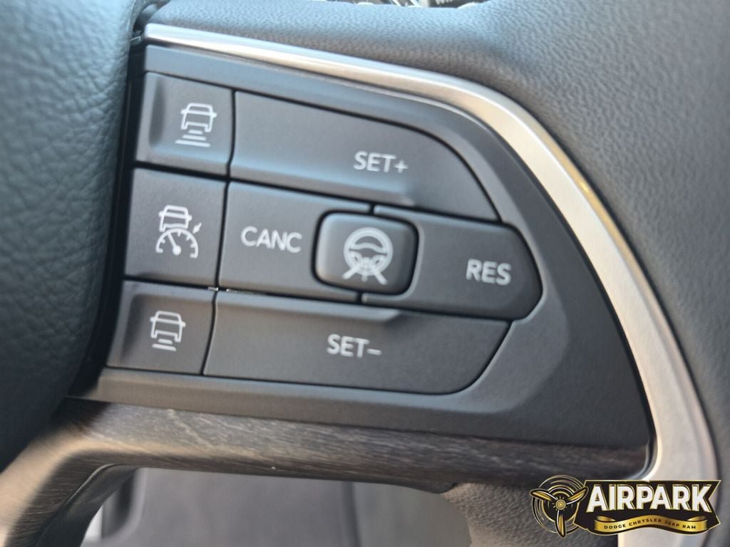 New 2026 Jeep Grand Cherokee Altitude AWD/4WD image 16