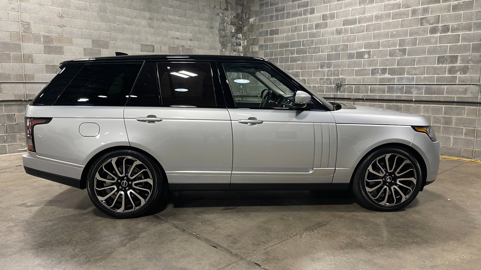 Used 2017 Land Rover Range Rover image 5