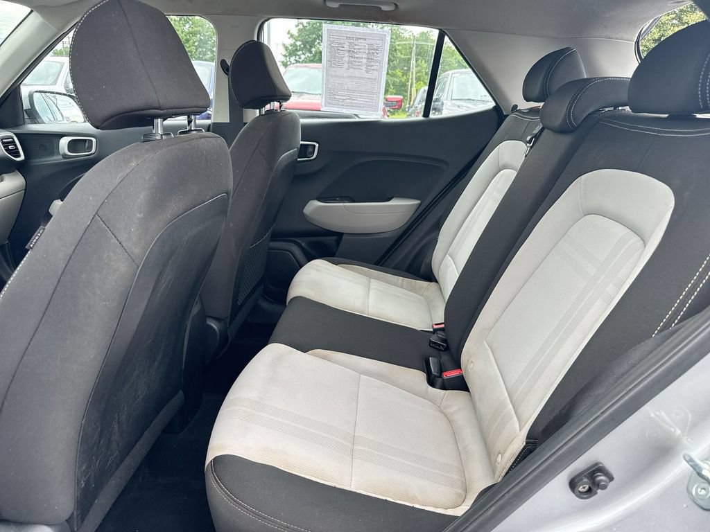 Used 2023 Hyundai Venue SEL FWD image 23