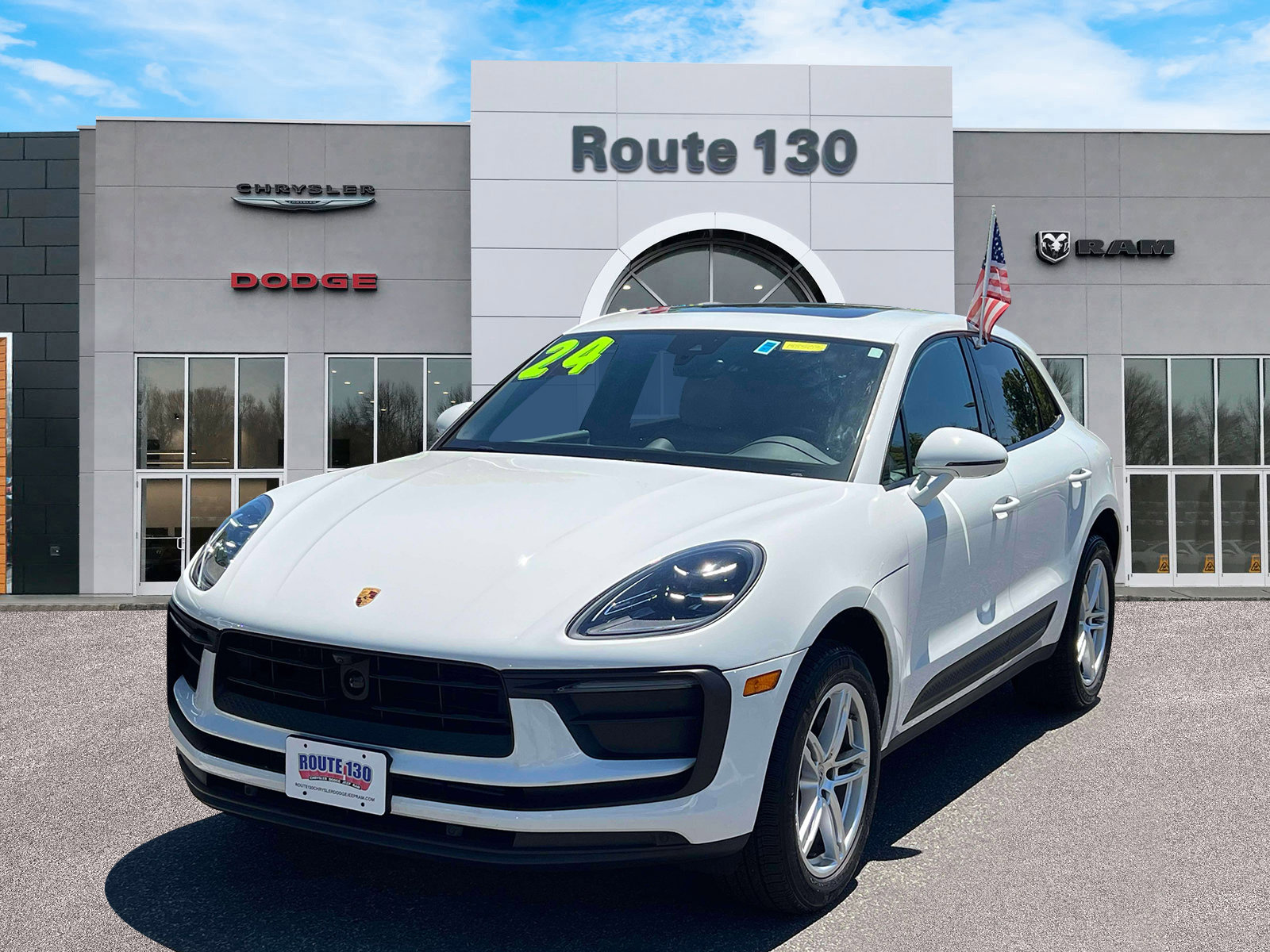 Used 2024 Porsche Macan AWD/4WD image 2