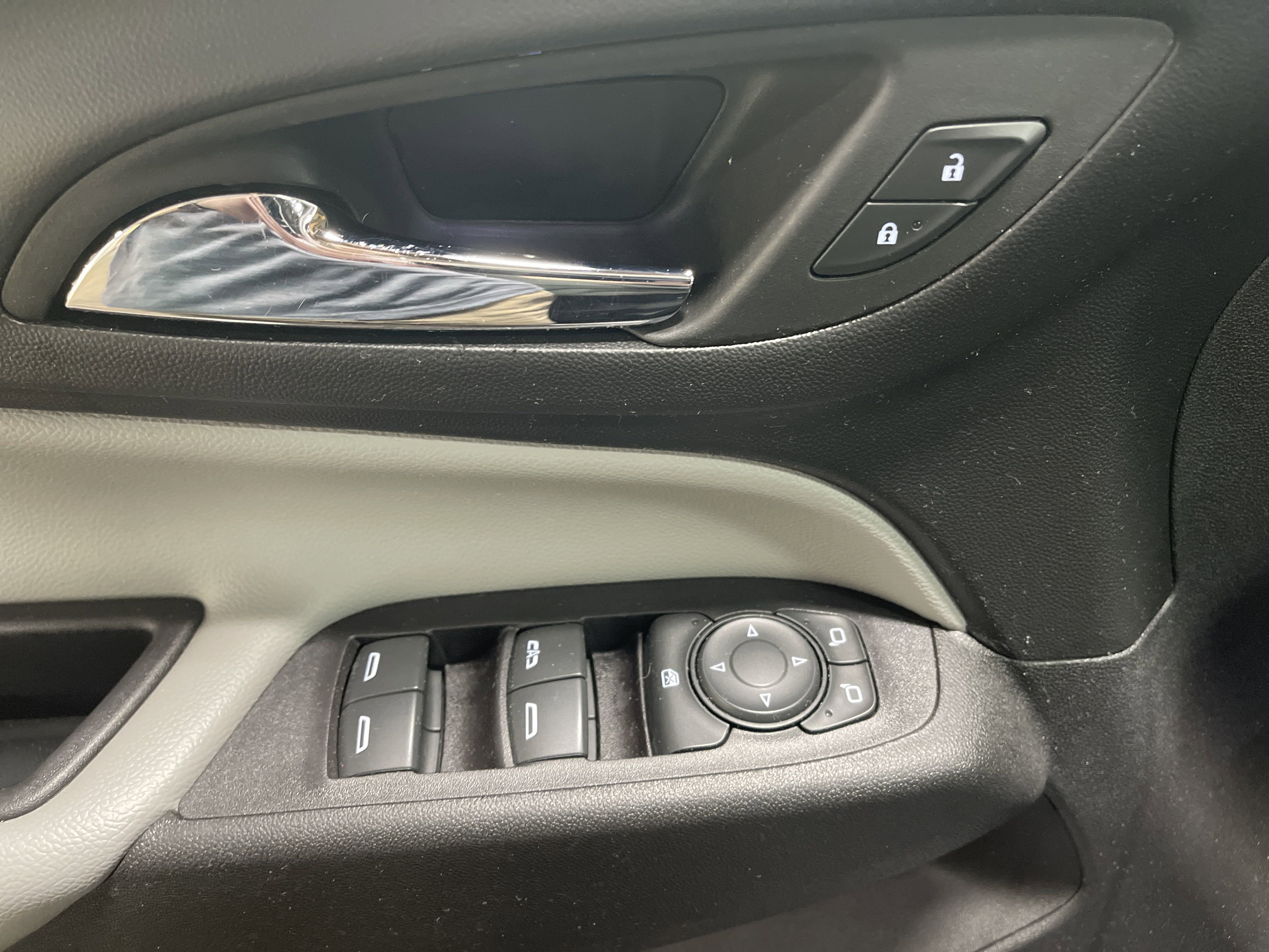 Used 2022 Chevrolet Equinox LS image 8