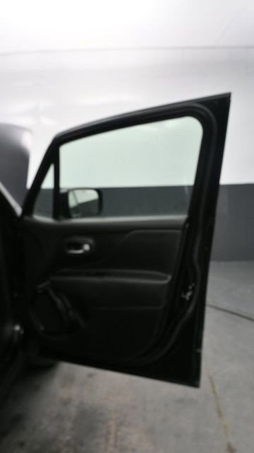 Used 2020 Jeep Renegade Altitude AWD/4WD image 9