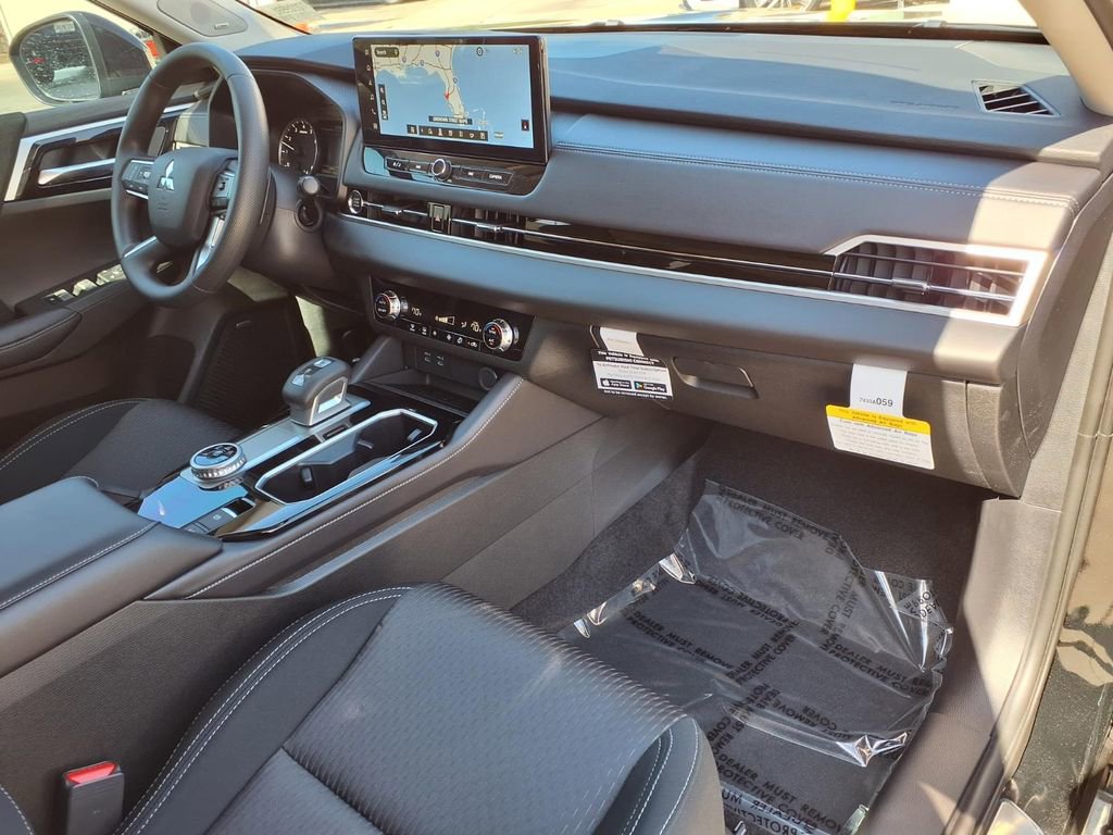 Used 2026 Mitsubishi Outlander ES FWD image 8