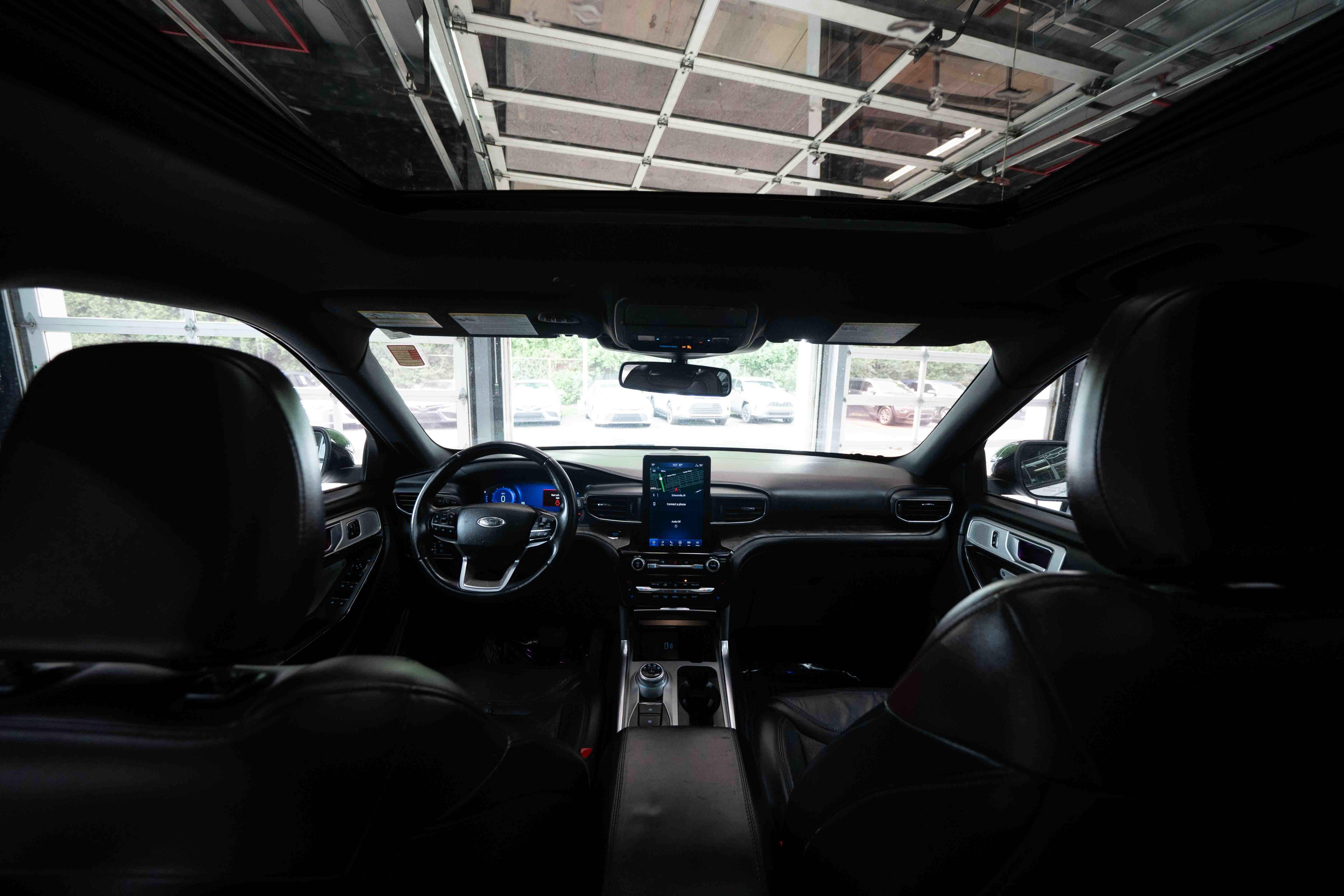 Used 2023 Ford Explorer Platinum w/ Technology Package AWD/4WD image 19