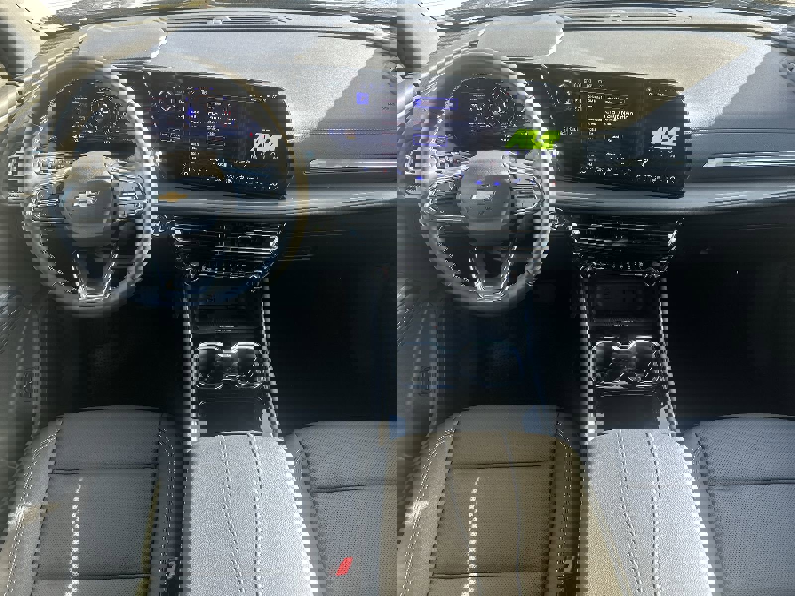 Used 2025 Chevrolet Traverse LT image 18