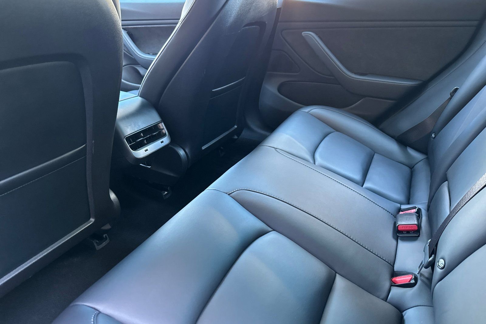 Used 2018 Tesla Model 3 Long Range RWD image 12