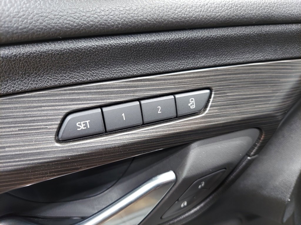 Used 2024 GMC Terrain SLT image 8