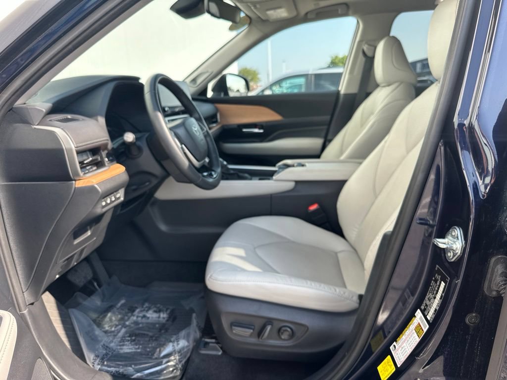 Used 2024 Toyota Grand Highlander AWD Hybrid image 14