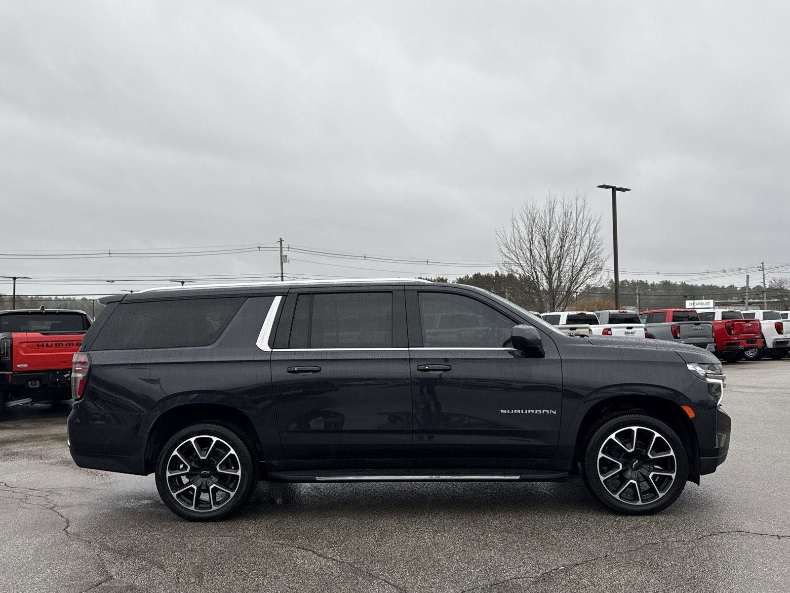 Used 2023 Chevrolet Suburban LT image 4