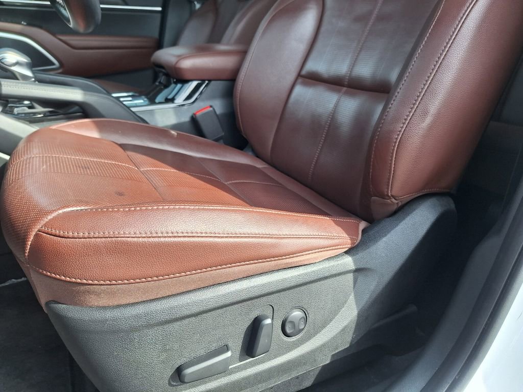 Used 2024 Kia Telluride EX w/ EX Captain's Chair Package image 10