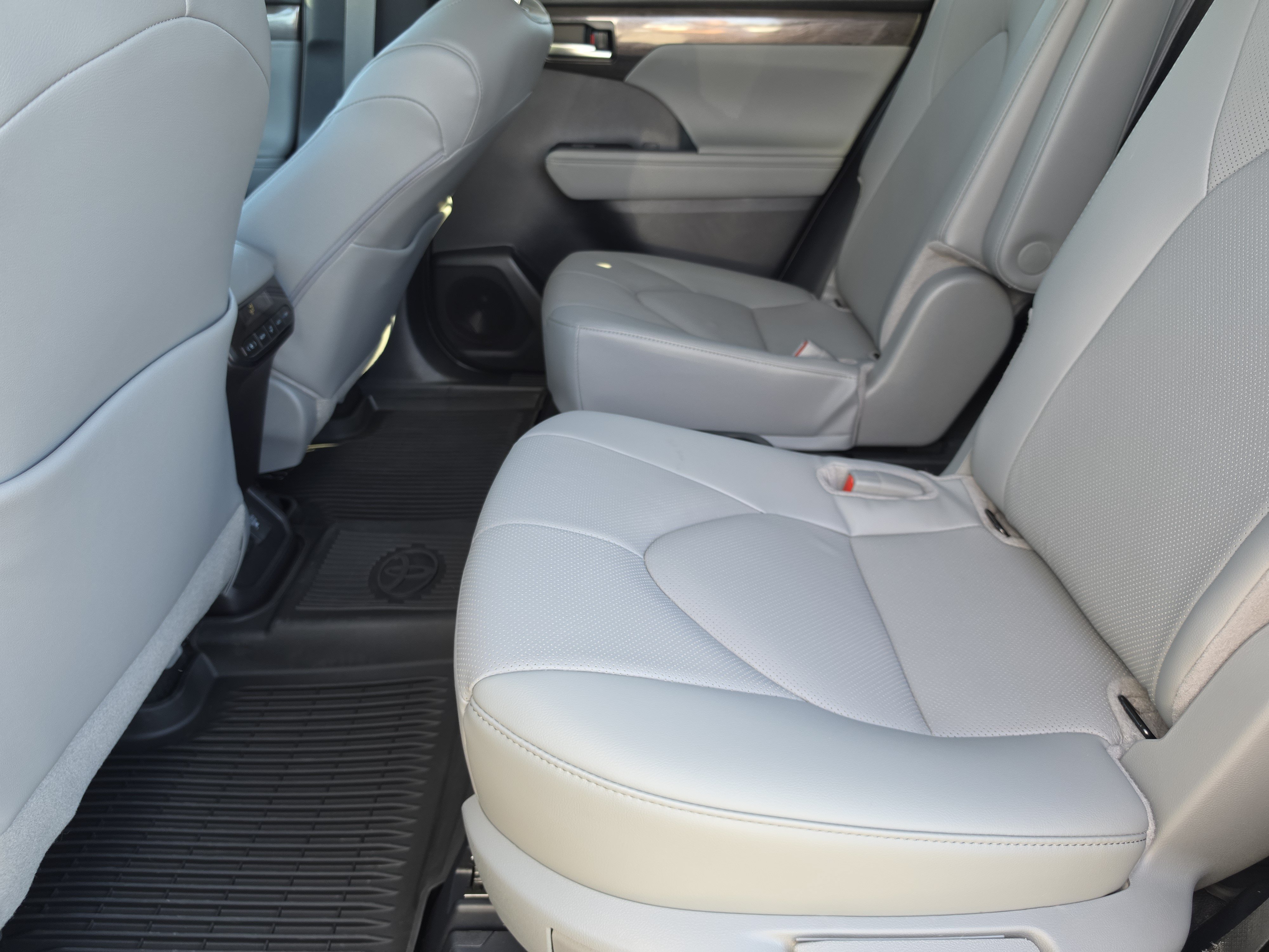 Certified 2026 Toyota Highlander Limited AWD/4WD image 10