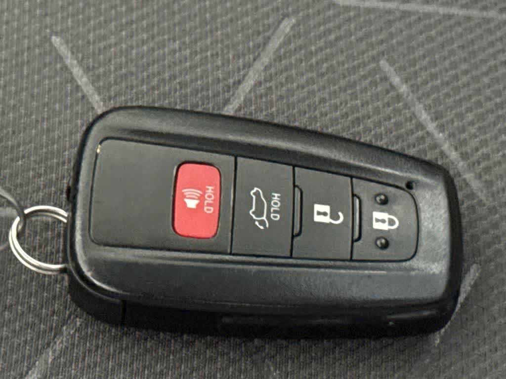 Used 2024 Toyota RAV4 XLE w/ Convenience Package FWD image 28